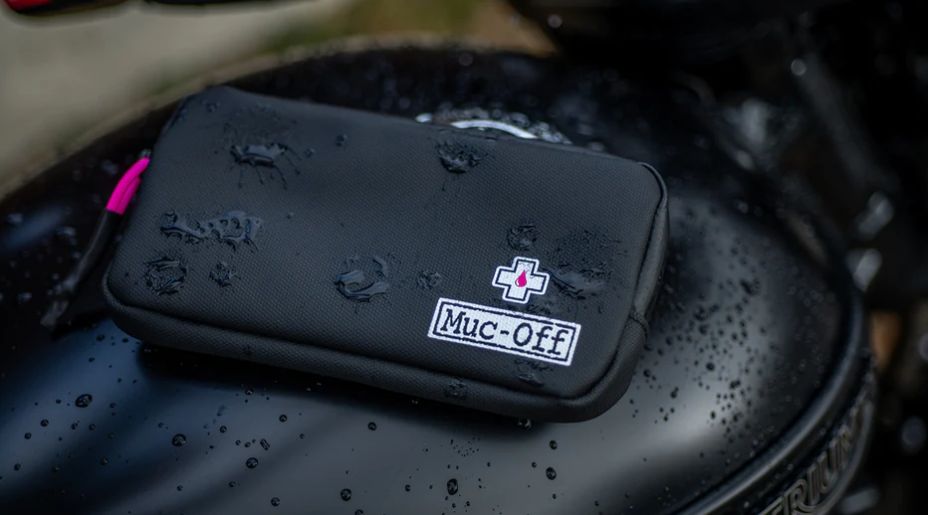Cestovní pouzdro na příslušenství / nářadí apod. MUC-OFF Rainproof Essentials Case černá, rozměry: délka 18 cm x výška 10 cm x hloubka 2 cm