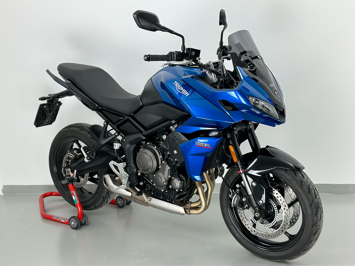 Plexi motocyklu WRS verze SPORT pro motocykly TRIUMPH TIGER SPORT 660 ABS rok 2022-2024, výška 46 cm, šíře 33 cm, barva tmavě kouřová