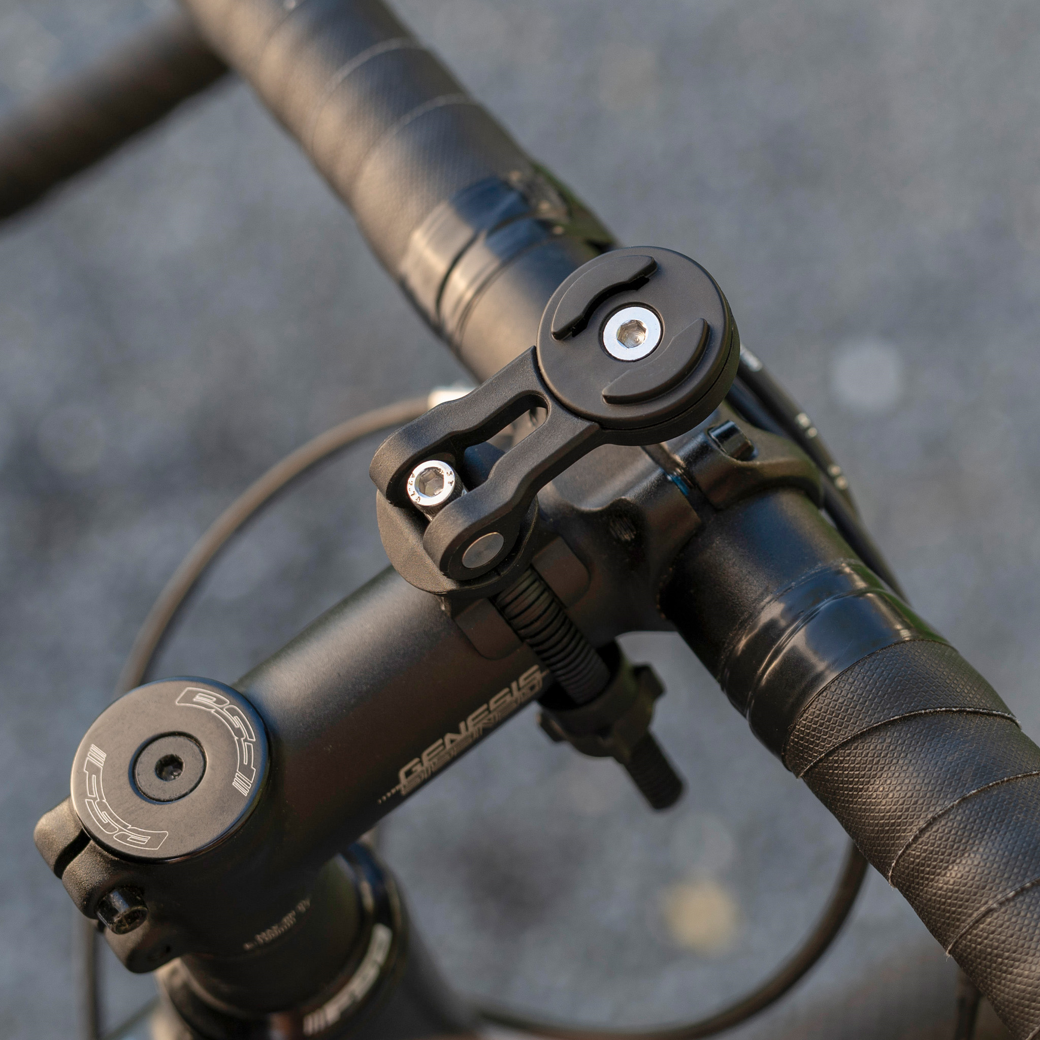 Držák mobilního telefonu pro jízdní kola SP CONNECT UNIVERSAL BIKE MOUNT 53342, připevnění řídítka nebo představec o průměru mezi 22 a 42 mm