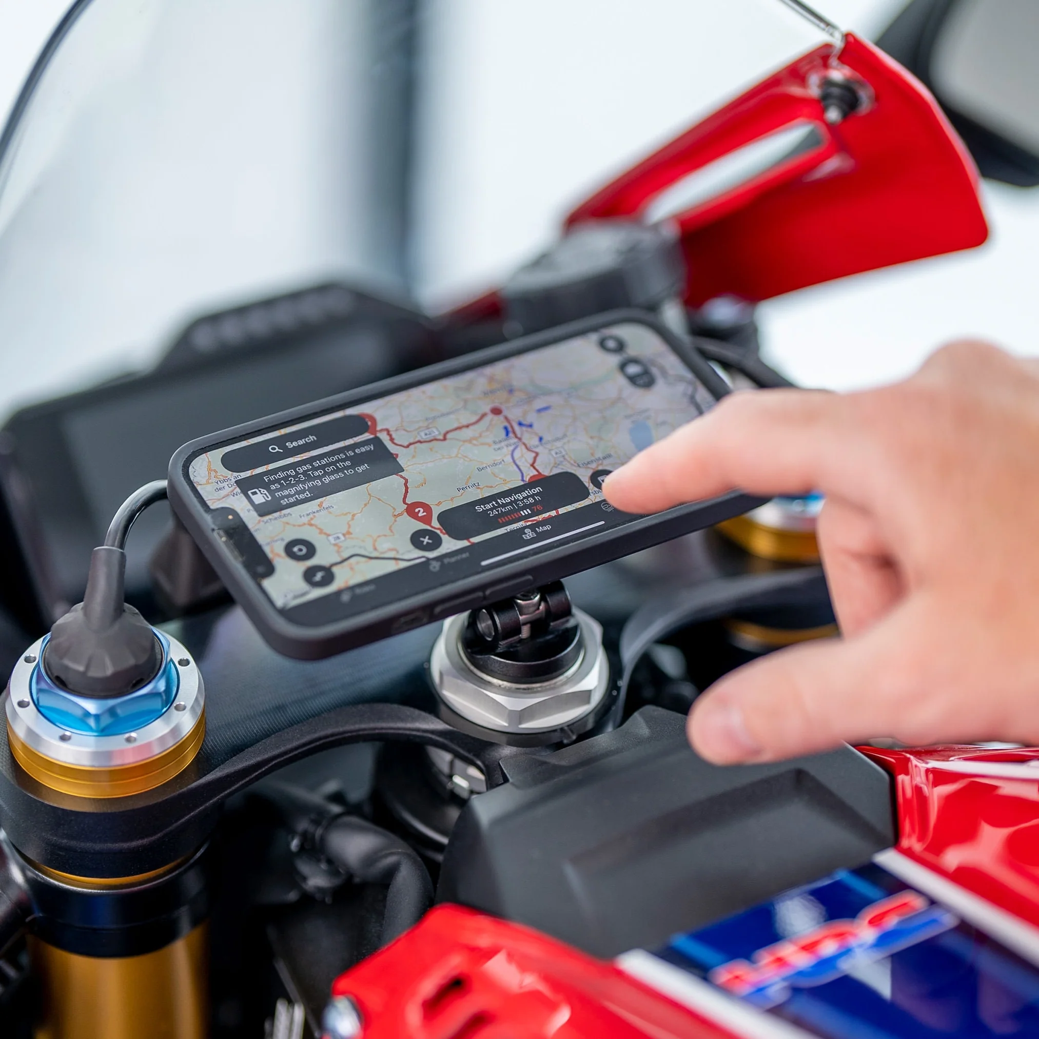 Držák mobilního telefonu do středu řídítek motocyklu SP CONNECT MOTO STEM MOUNT 53214 pro průměr 12-29,9 mm, včetně 6-ti kusů podložek