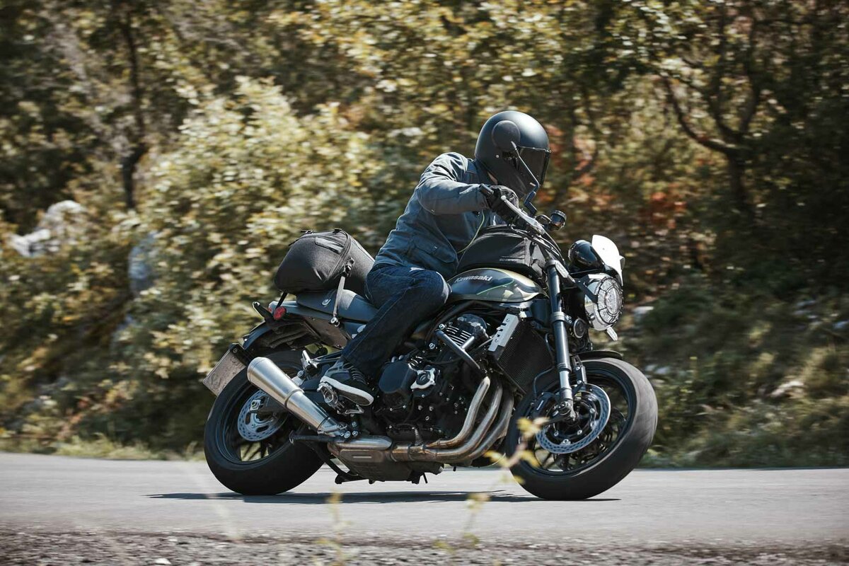 Zadní brašna na sedadlo motocyklu SW-MOTECH ION EXTENSION TAIL BAG černý velikost M, rozměry 30,0 x 44,0 x 30,0 cm, objem 26 až 36 litrů