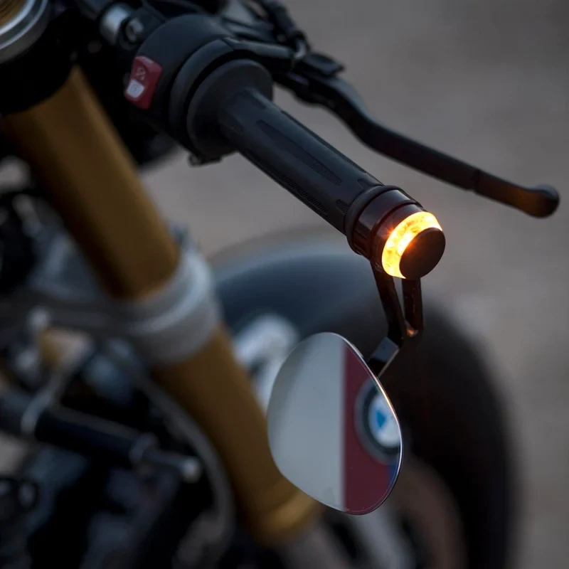 Homologovaný led motocyklový blinkr do konců řidítek MOTOGADGET TURN SIGNAL MO.BLAZE DISC - POZICE MONTÁŽE PŘEDNÍ PRAVÁ, barva černá