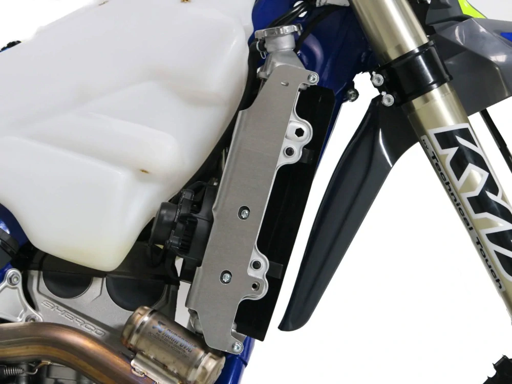 Výztuhy chladičů motocyklu AXP RACING RADIATOR BRACES pro SHERCO SEF 250/ 300 rok 2024-2025