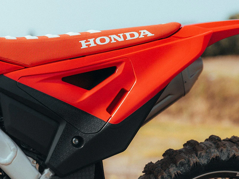 Kompletní sada plastů včetně krytů vidlic RTECH pro motocykl HONDA CRF 450 R / 450 RX rok 2025-2026 