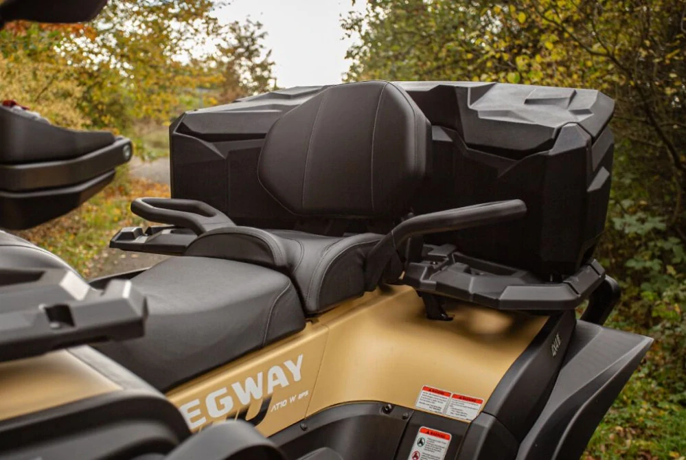 Prostorný uzamykatelný zadní box na čtyřkolku SHARK ATV Box AX145 / AX 145 pro  SEGWAY AT10 barva černá, objem 145 litrů 