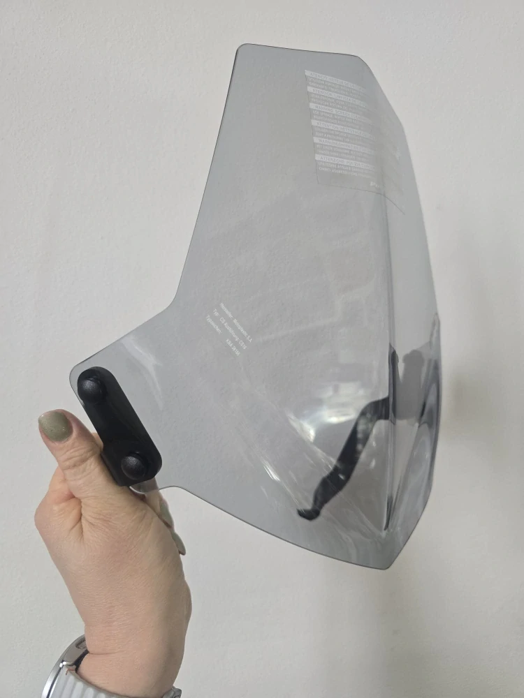 A Motocyklové plexi PUIG verze SPORT pro  MV AGUSTA BRUTALE 800 RR 2013-2017 BARVA PLEXI H - KOUŘOVÉ rozměry plexi výška 31 cm x šíře 38 cm