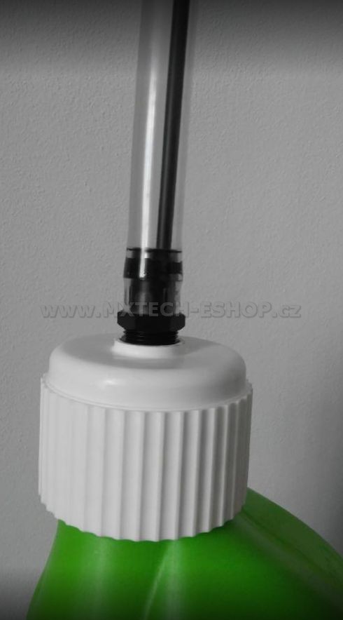 Hadice k uzávěru ke TUFF JUG AUTO SHUT OFF SPOUT FLEXIBLE pro kanystry o obsahu 10 litrů, barva čirá