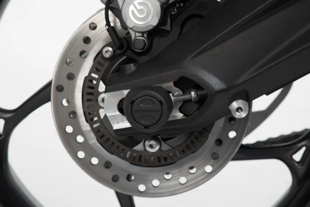 Padací protektory do osy zadního kola motocyklu SW-MOTECH pro BMW S1000R 2013-2020