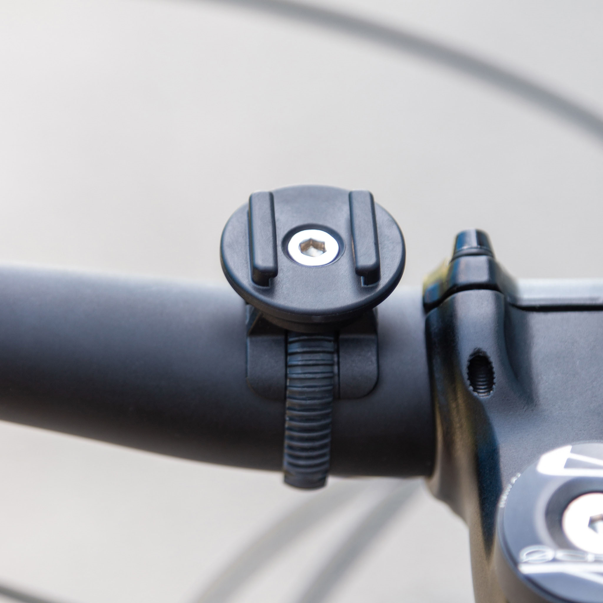 Držák mobilního telefonu pro jízdní kola SP CONNECT MICRO BIKE MOUNT 53341 na řídítka nebo představec o průměru mezi 22 a 42 mm
