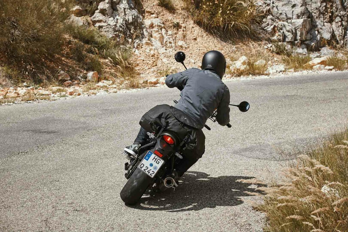 Zadní brašna na sedadlo motocyklu SW-MOTECH ION EXTENSION TAIL BAG černý velikost L, rozměry  50,0 x 70,0 x 30,0 cm, objem 50 litrů