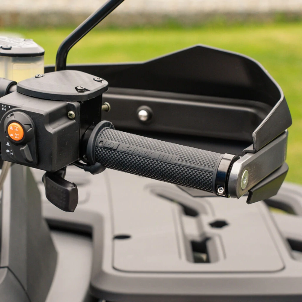 Vyhřívané rukojeti lock-on s ovládáním integrovaným přímo v rukojeti + výhřev palce pro čtyřkolky a sněžné skútry SHARK HEATED GRIPS LOCK ON 4 ZONE pro řídítka o průměru 22 mm