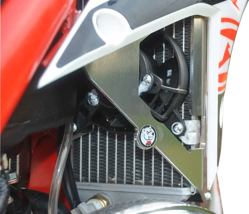 Výztuhy chladičů motocyklu AXP RACING RADIATOR BRACES pro BETA XTRAINER 300 rok 2016-2022