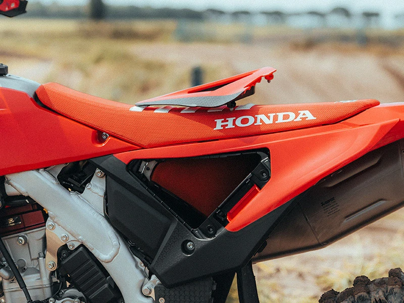 Kompletní sada plastů včetně krytů vidlic RTECH pro motocykl HONDA CRF 450 R / 450 RX rok 2025-2026 