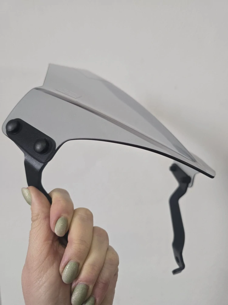 A Motocyklové plexi PUIG verze SPORT pro  MV AGUSTA BRUTALE 800 RR 2013-2017 BARVA PLEXI H - KOUŘOVÉ rozměry plexi výška 31 cm x šíře 38 cm