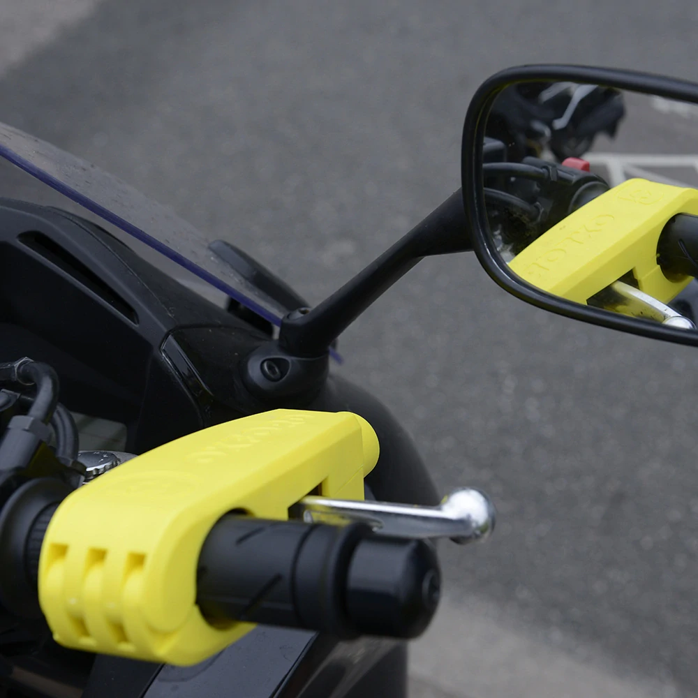 Zámek páčky přední brzdy motocyklu OXFORD LEVERLOCK LK301 barva žlutá, pro průměr gripů od 28 do 38 mm