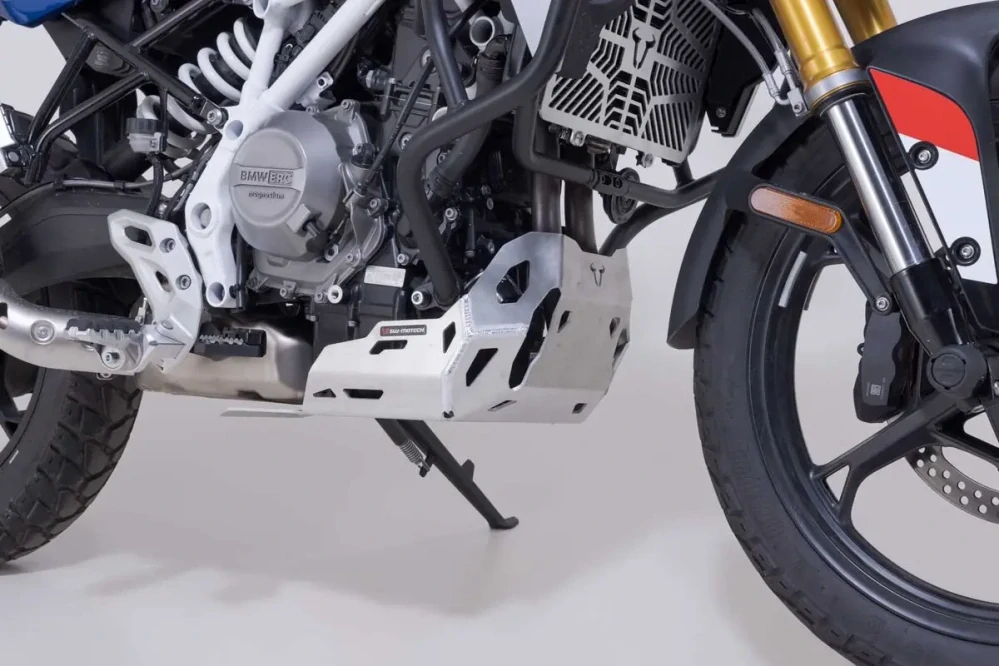 Kryt pod motor motocyklu SW-MOTECH pro moto BMW F 450 GS rok 2025 a výše barva stříbrná