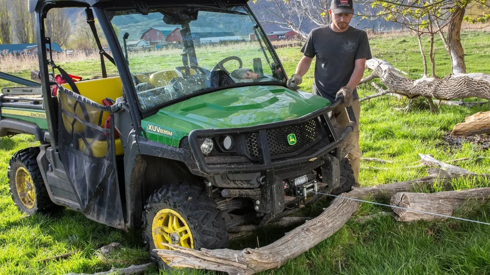 Elektrický naviják pro ATV a UTV WARN 101025 s ocelovým lanem MODEL VRX 25 tažná síla 1134 kg (2500 lb), délka lana 15,24 m x průměr 4,76 mm
