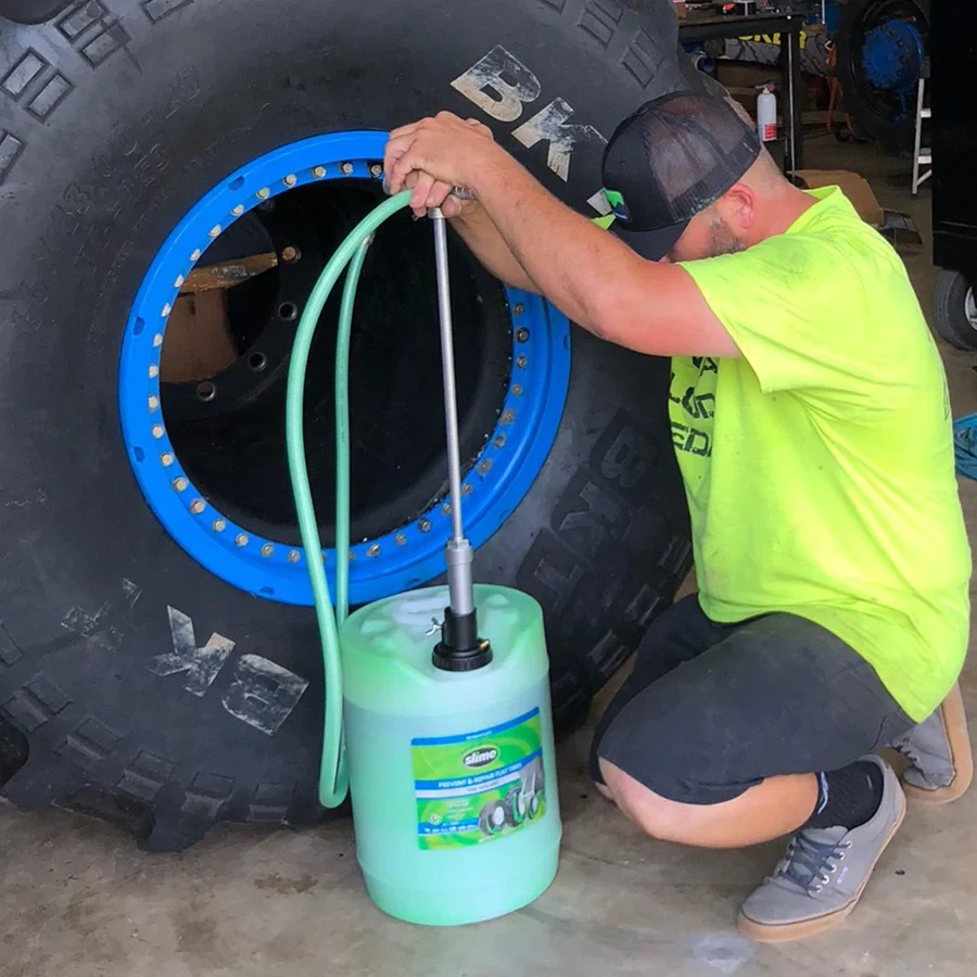 Utěsňovací přípravek pro bezdušové pneu SLIME TUBE TIRE SEALANT obsah 5 galonů = 18,5 litrů