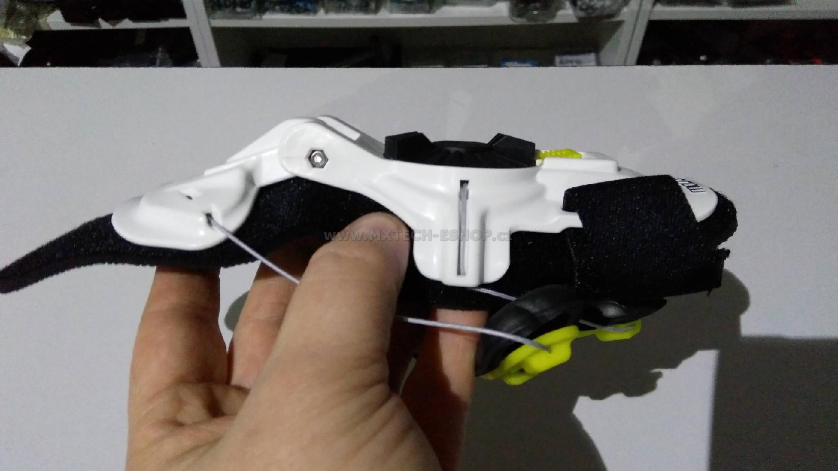 Ortéza na zápěstí MOBIUS X8 bílá vel. S/M