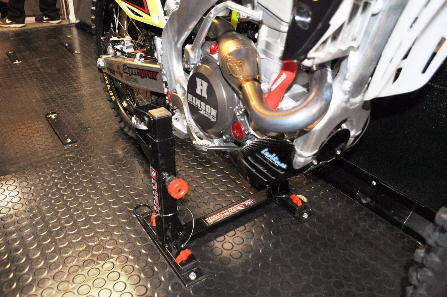 Transportní stojan/systém pro motokrosové motocykly Risk Racing Lock-N-Load černý