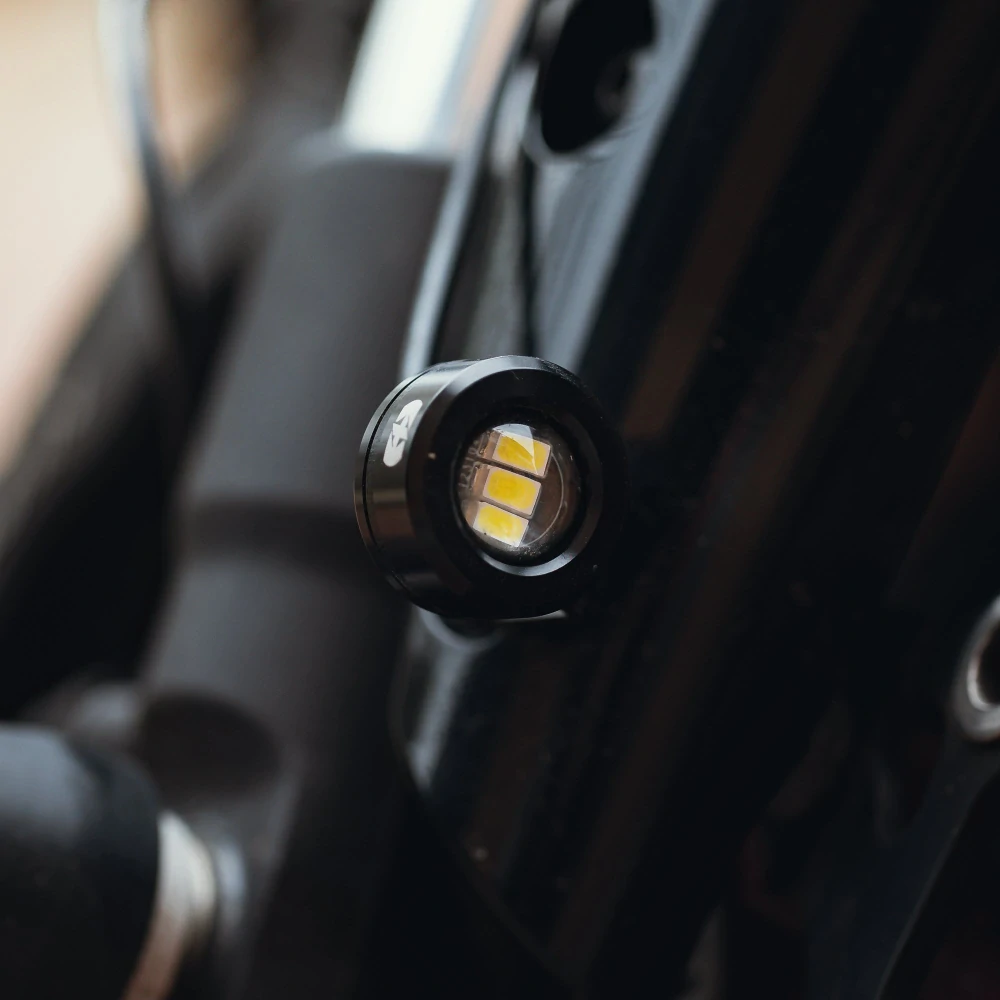Přídavné přední světla motocyklu OXFORD RUN LIGHT EL381 provozní napětí 12V - 15V 
