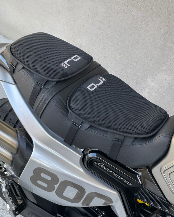 Přídavná podložka na sedadlo motocyklu OJ ATMOSFERE SEAT PAD COMFORT 3D velikost L rozměry 27x33x28 cm
