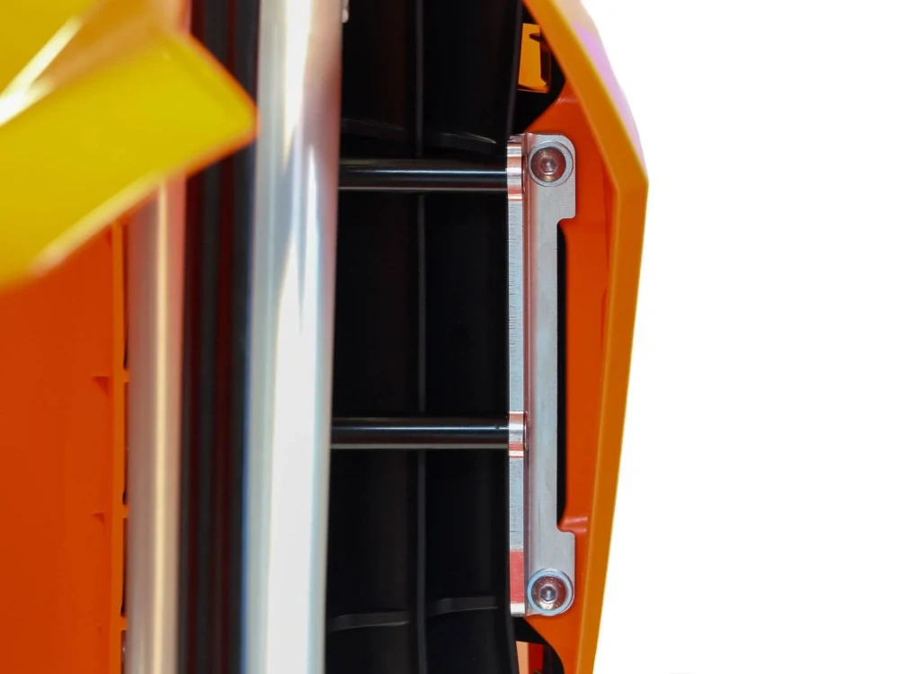 Výztuhy chladičů motocyklu AXP RACING RADIATOR BRACES pro HUSQVARNA TE 150/ 250/ 300 rok 2024