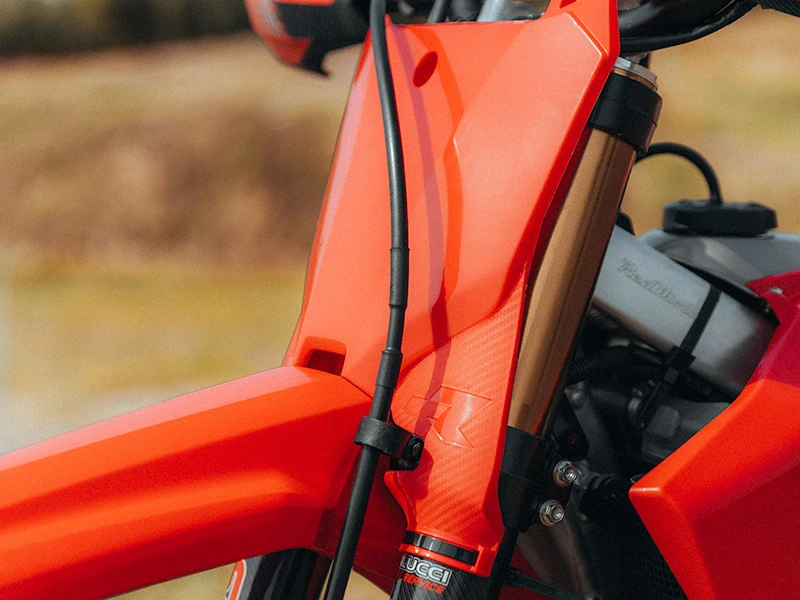 Kompletní sada plastů včetně krytů vidlic RTECH pro motocykl HONDA CRF 450 R / 450 RX rok 2025-2026 