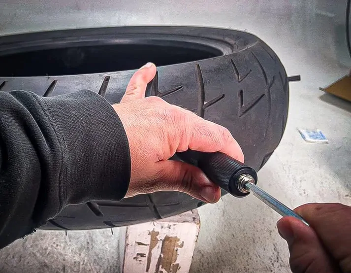 A Opravná sada na lepení bezdušových pneu STOP & GO POCKET TIRE PLUGGER 