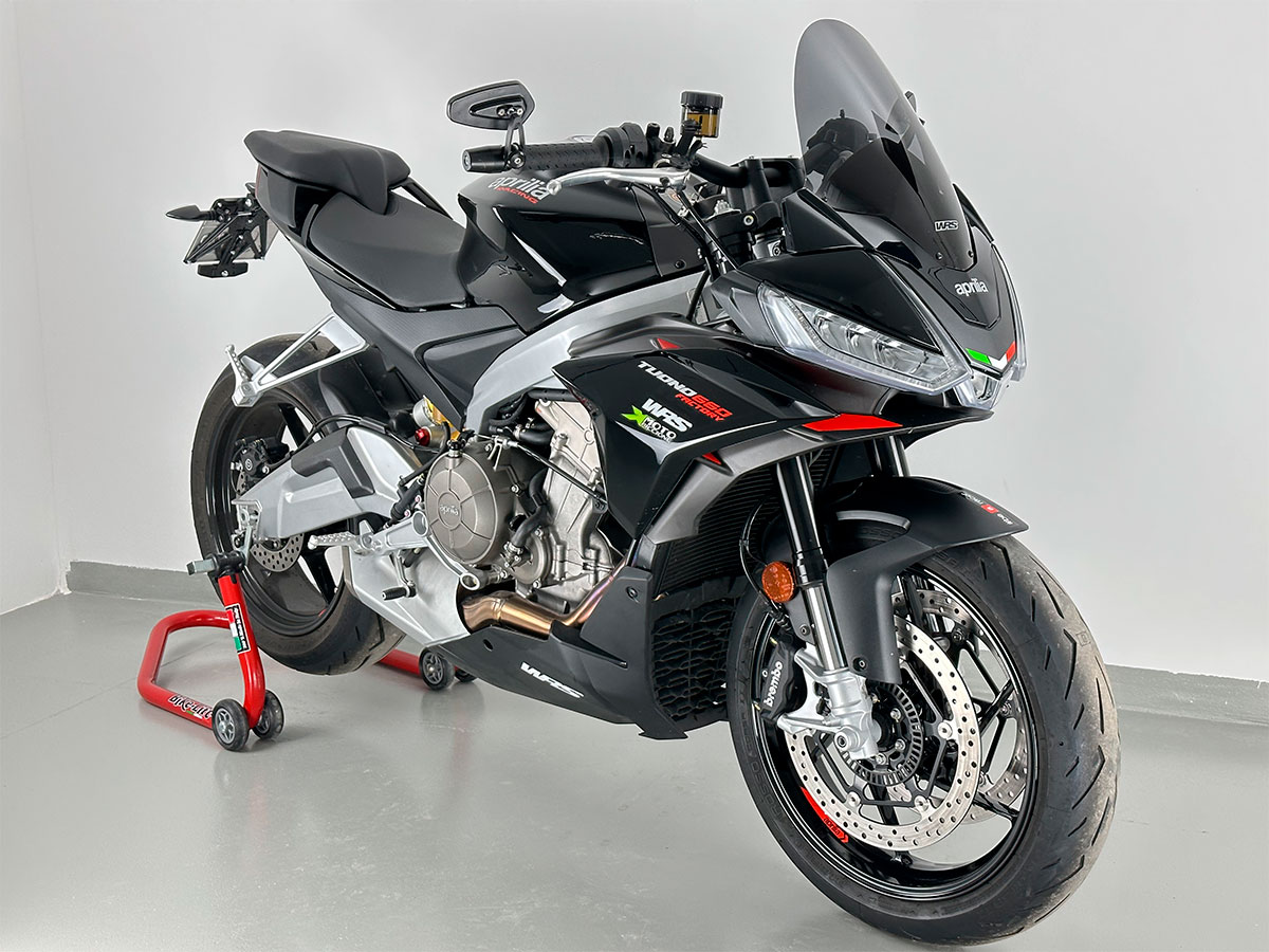 Plexi motocyklu WRS verze TOURING pro motocykly APRILIA TUONO 660 ABS viz popis rok 2021-2023, výška 38,5 cm, šíře 34 cm, barva tmavě kouřová