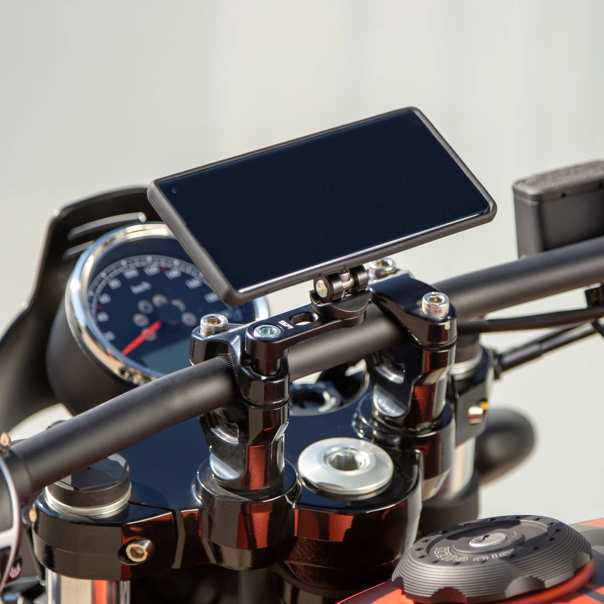 Držák mobilního telefonu do držáku řidítek SP CONNECT BAR CLAMP MOUNT PRO 53232 barva černá