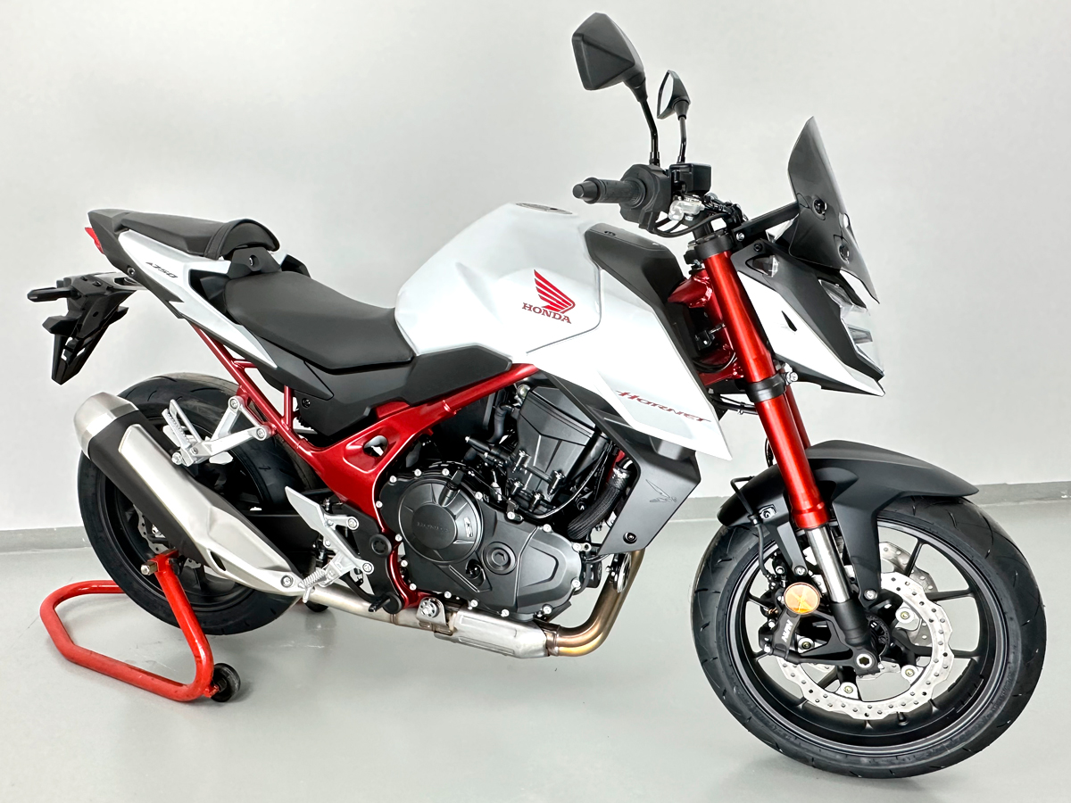 Plexi motocyklu WRS verze SPORT pro HONDA HORNET 750 ABS rok 2023-2024 barva kouřová, výška plexi 32 cm