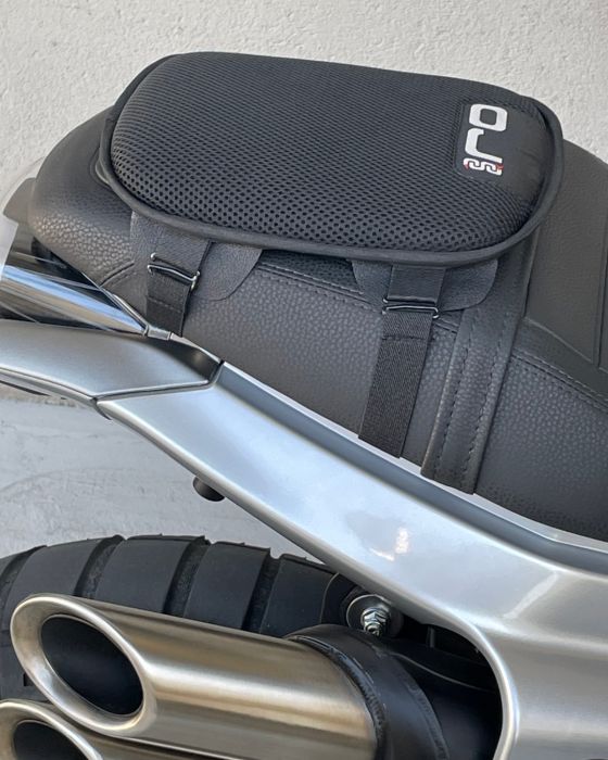 Přídavná podložka na sedadlo motocyklu OJ ATMOSFERE SEAT PAD COMFORT 3D velikost L rozměry 27x33x28 cm