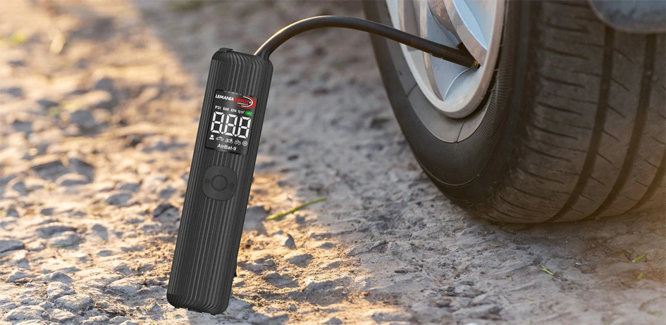 Kompaktní akumulátorový kompresor AIR-BAT 9 LEMANIA ENERGY maximální tlak 10,3 bar (150 PSI), vestavěnéLED osvětlení