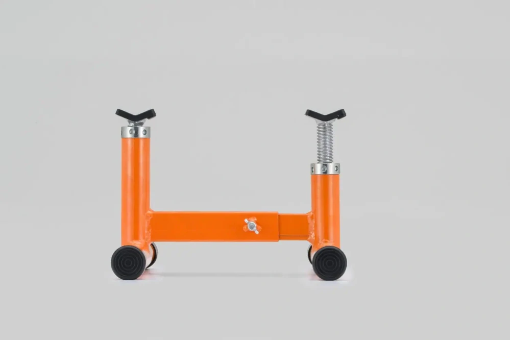 Nastavitelný motocyklový stojan DAYTONA ADJUSTABLE LIFT STAND 27934 barva oranžová/černá, nosnost stojanu 200 kg, zvedací výška max. 270 mm