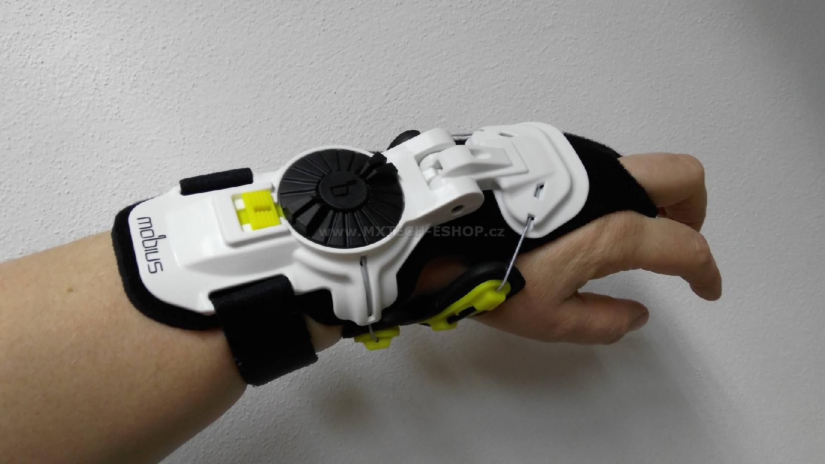 Ortéza na zápěstí MOBIUS X8 šedá vel. S/M