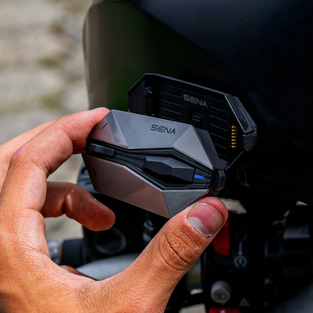 Komunikační systém / prémiové komunikační zařízení SENA HEADSET 60X (dosah 2 km ) balení dvě jednotky