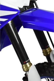 Carbonové/karbonové kryty spodní části vidlice SCAR CARBON LOWER FORK WRAPS pro motockly malé motocykly 85 ccm, rozměry 220 mm x 45 mm, pár