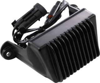 Regulátor dobíjení / regulátor napětí DRAG SPECIALTIES PREMIUM VOLTAGE REGULATOR pro HARLEY DAVIDSON FLHT/ FLHR/ FLTR rok 2004-2005 barva chromová 