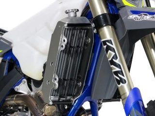 Výztuhy chladičů motocyklu AXP RACING RADIATOR BRACES pro SHERCO SEF 250/ 300 rok 2024-2025