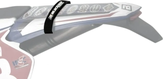 Zadní madlo / vytahovací popruh na sedadlo pro enduro a cross BLACKBIRD RACING STRAP LIFT REAR 5077R barva černá