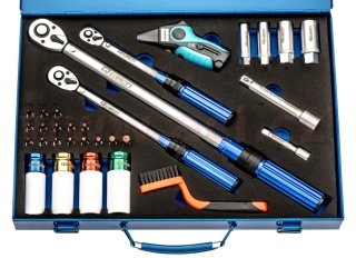 Sada nářadí v kufříku - sada momentových klíčů s širokou výbavou nástavců a bitů QTECH 1/2", 3/8", 1/4"