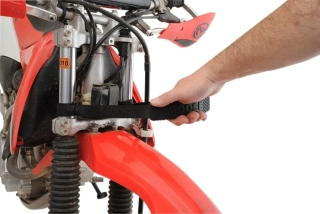 Přední madlo / vytahovací popruh pro enduro a cross MOOSE RACING FRONT LIFT STRAP